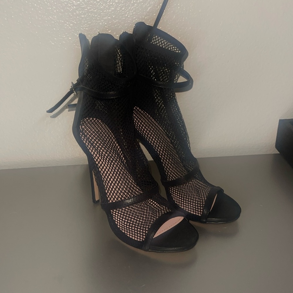 ✨✨Black Fish Net Heels from SHOE DAZZLE✨ NEVER WORN✨✨ Size: 8.5